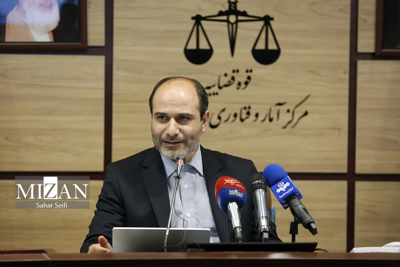 محمد کاظمی‌فرد در حال اعلام آمار سالانه قرارداد الکترونیکی وکالت میان وکیل و موکل